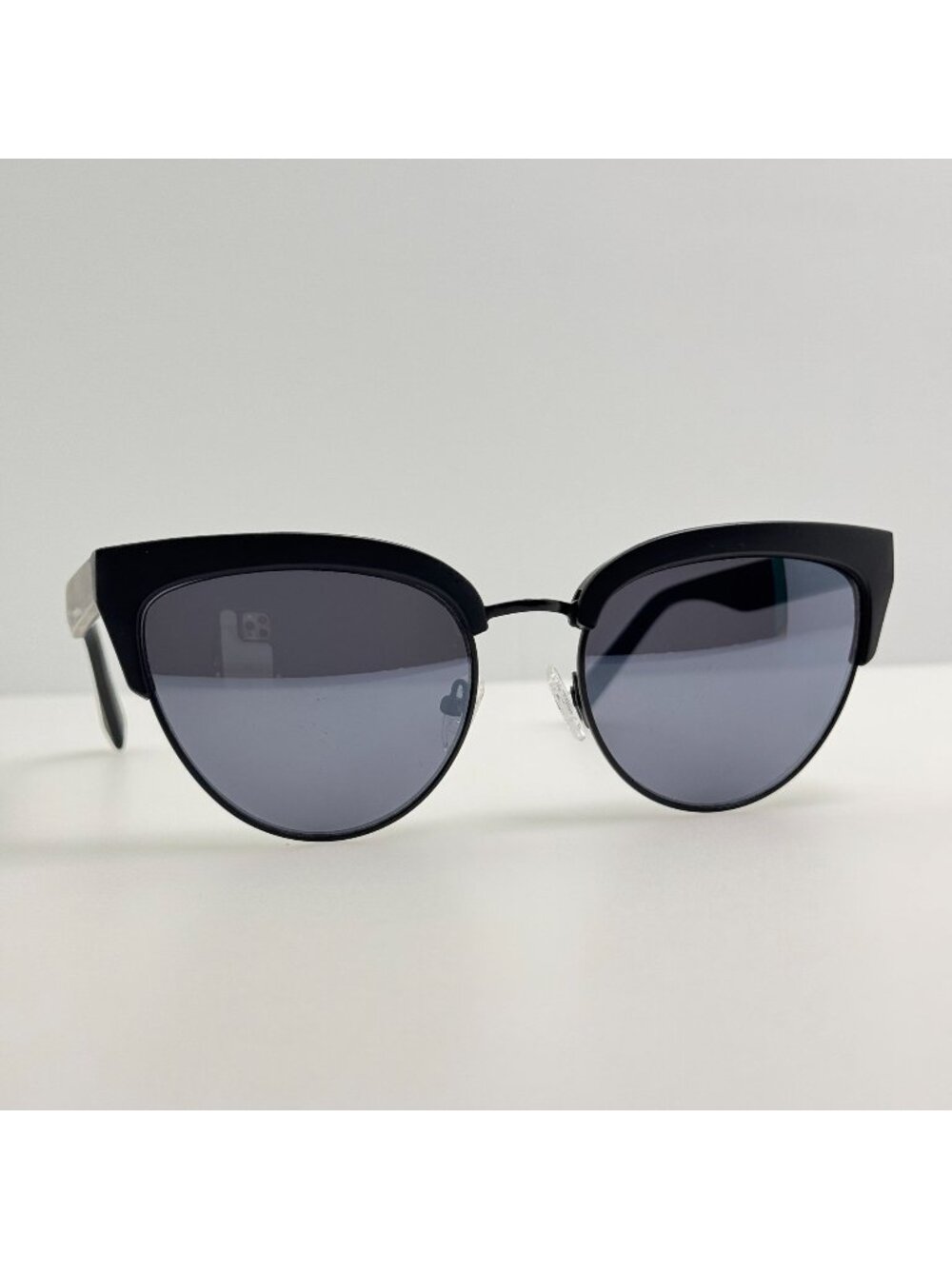 Kendall + Kylie Sunglasses KK5062 002 Black 54-21-140